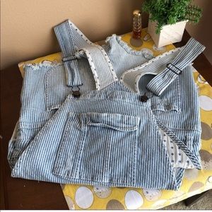 F21 Railroad striped bib overall Cute Functional